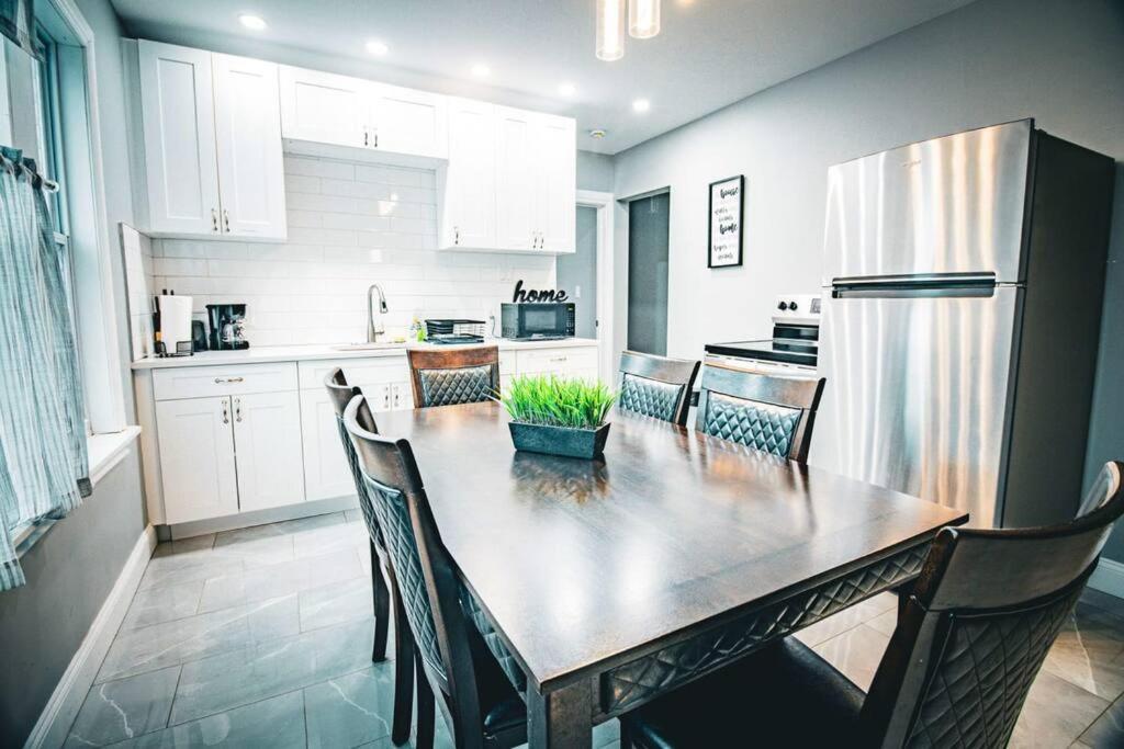 Comfortable 3Br, 1 Bath Close To The Falls Niagara Falls Exterior photo