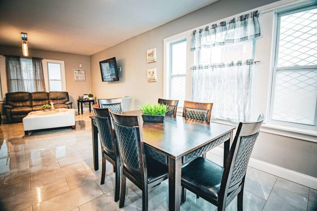 Comfortable 3Br, 1 Bath Close To The Falls Niagara Falls Exterior photo